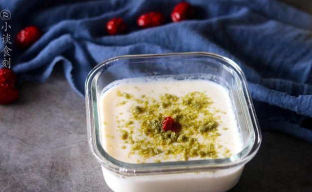 家里有牛奶的，教你做一道“宮廷小吃”，軟嫩鮮甜，孩子特別愛吃